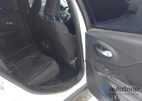 2015 Jeep Cherokee Latitude z USA, uszkodzony, nr VIN 1C4PJLCB8FW656494